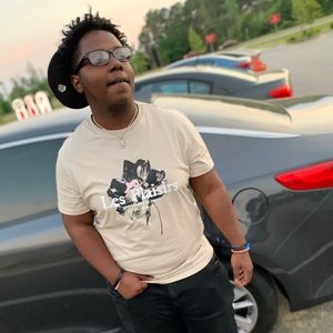 Meet your Posher, Dennis